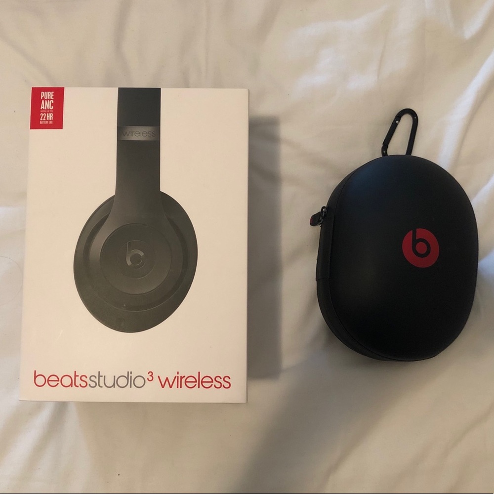 MATTE BLACK BEATS STUDIO 3 WIRELESS HEADPHONES